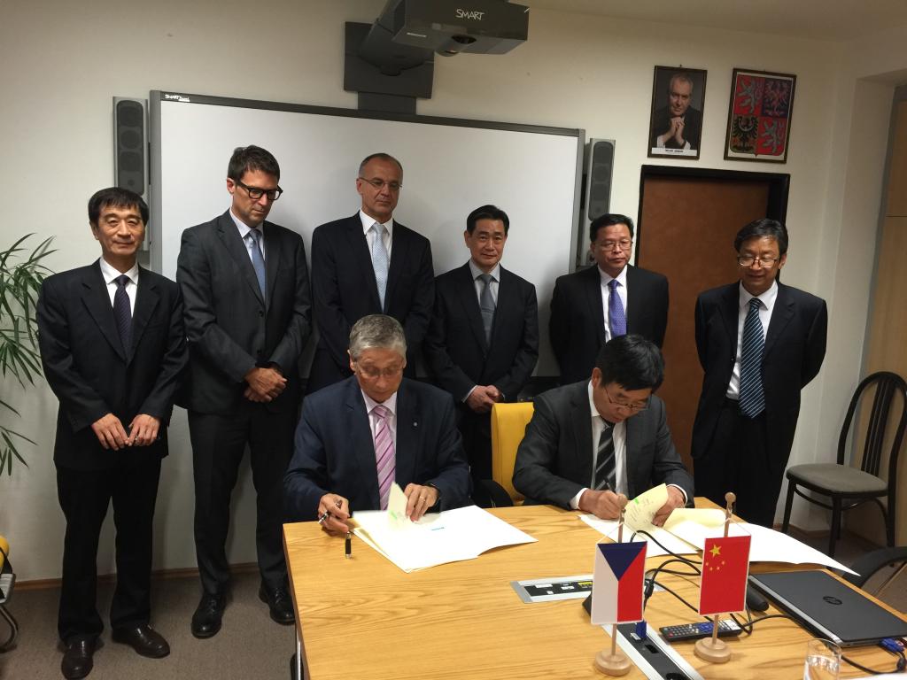 bat365官网和俄斯特拉法技术大学签署博士人才联合培养协议