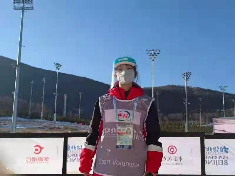 2022冬奥志愿者张婧萱.jpeg